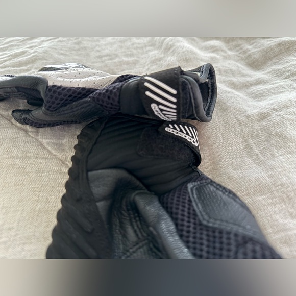 Alpinestars SMX-1 Air V2 Gloves black and white size S motorcycle bike - Picture 8 of 9